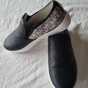 Michael Kors Kids  Black and White Slip-On Sneakers Size2